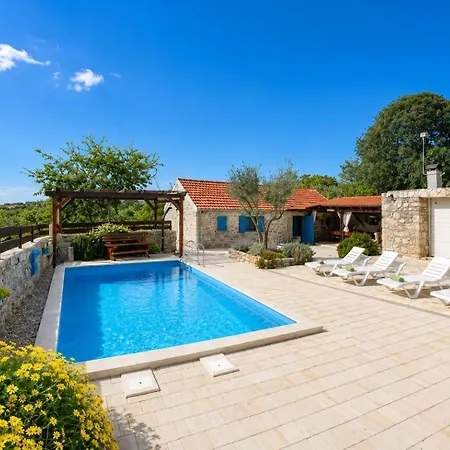 Didini Dvori Villa Krusevo (Zadar)